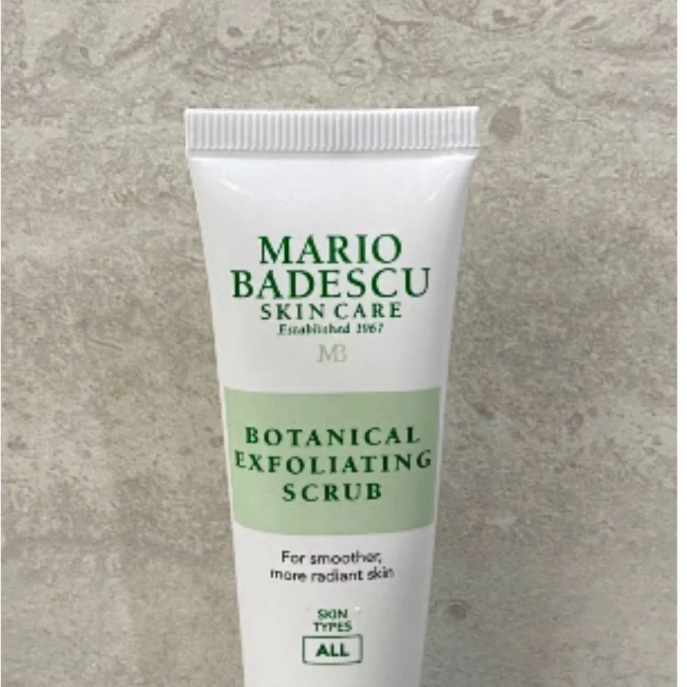 ⚠️ 5/25:Mario Badescu White & Light Green Botanical Exfoliating Scrub